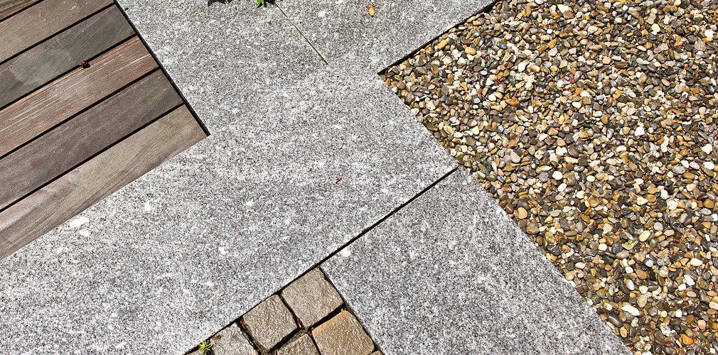Ticino Gneiss in Harmony with Gravel, Wood and Cobblestone